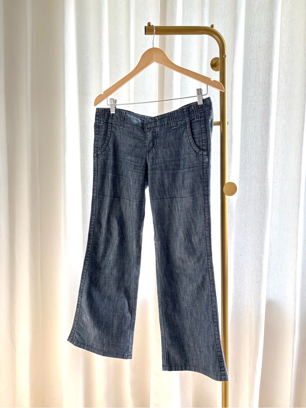 Women's Dark Gray Low Waisted Lightweight Jeans Size 3 - small mark on back